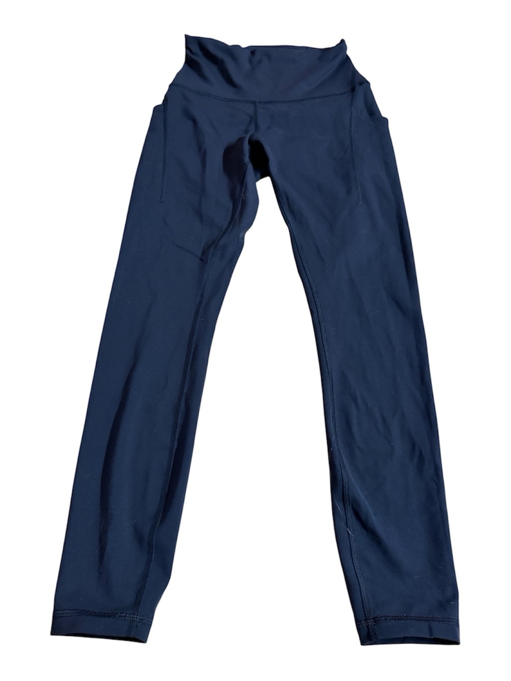 Lululemon legging size 4  lenght 23 very good condition